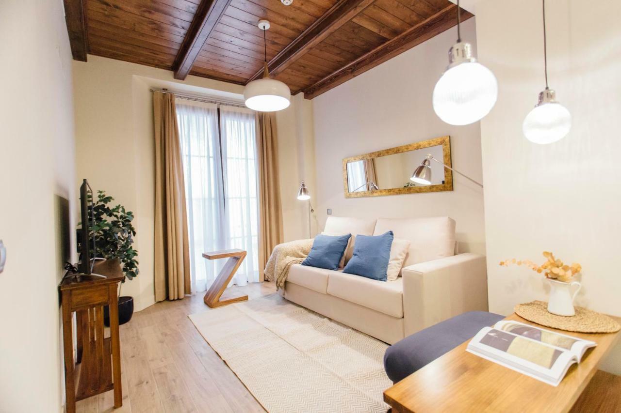 One&Lux Byron Suites Sevilla Exteriör bild