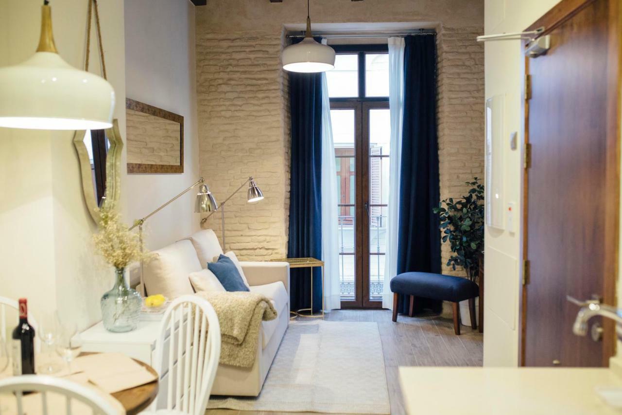 One&Lux Byron Suites Sevilla Exteriör bild