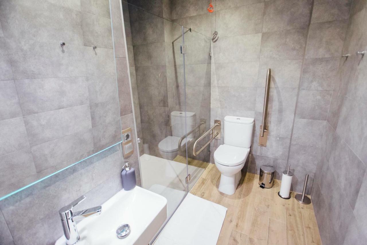 One&Lux Byron Suites Sevilla Exteriör bild