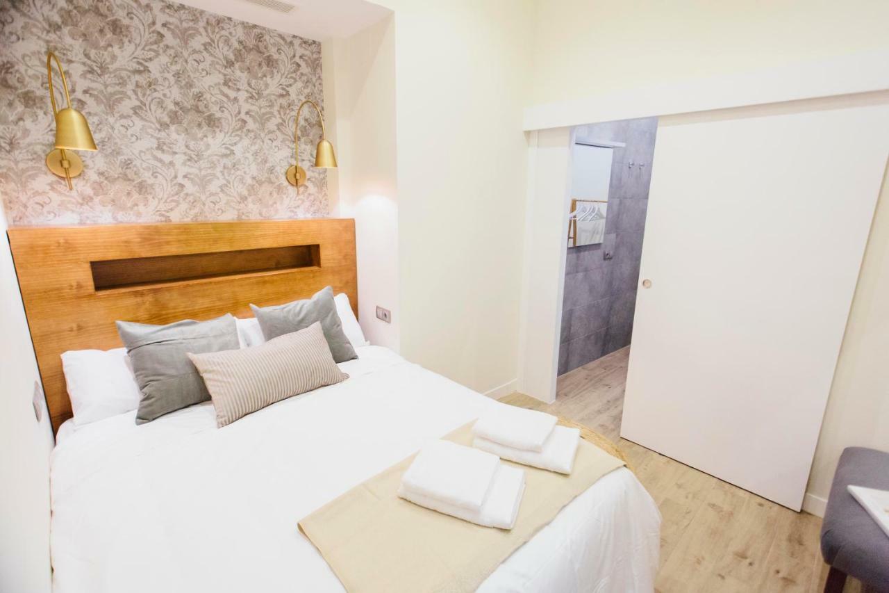 One&Lux Byron Suites Sevilla Exteriör bild