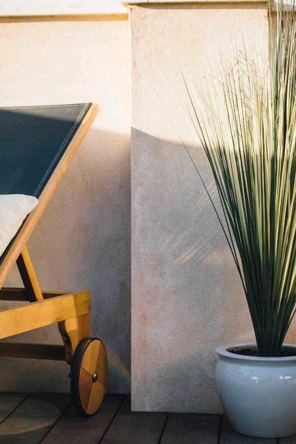 One&Lux Byron Suites Sevilla Exteriör bild