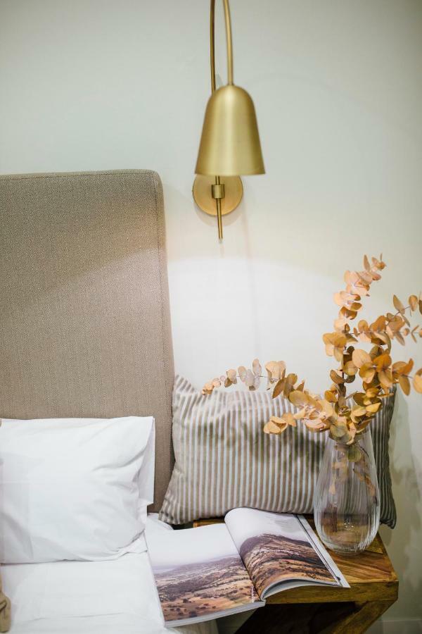 One&Lux Byron Suites Sevilla Exteriör bild