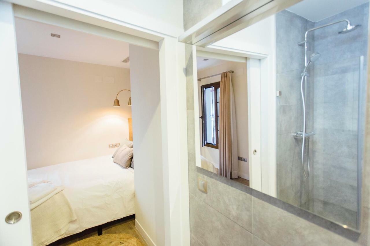 One&Lux Byron Suites Sevilla Exteriör bild