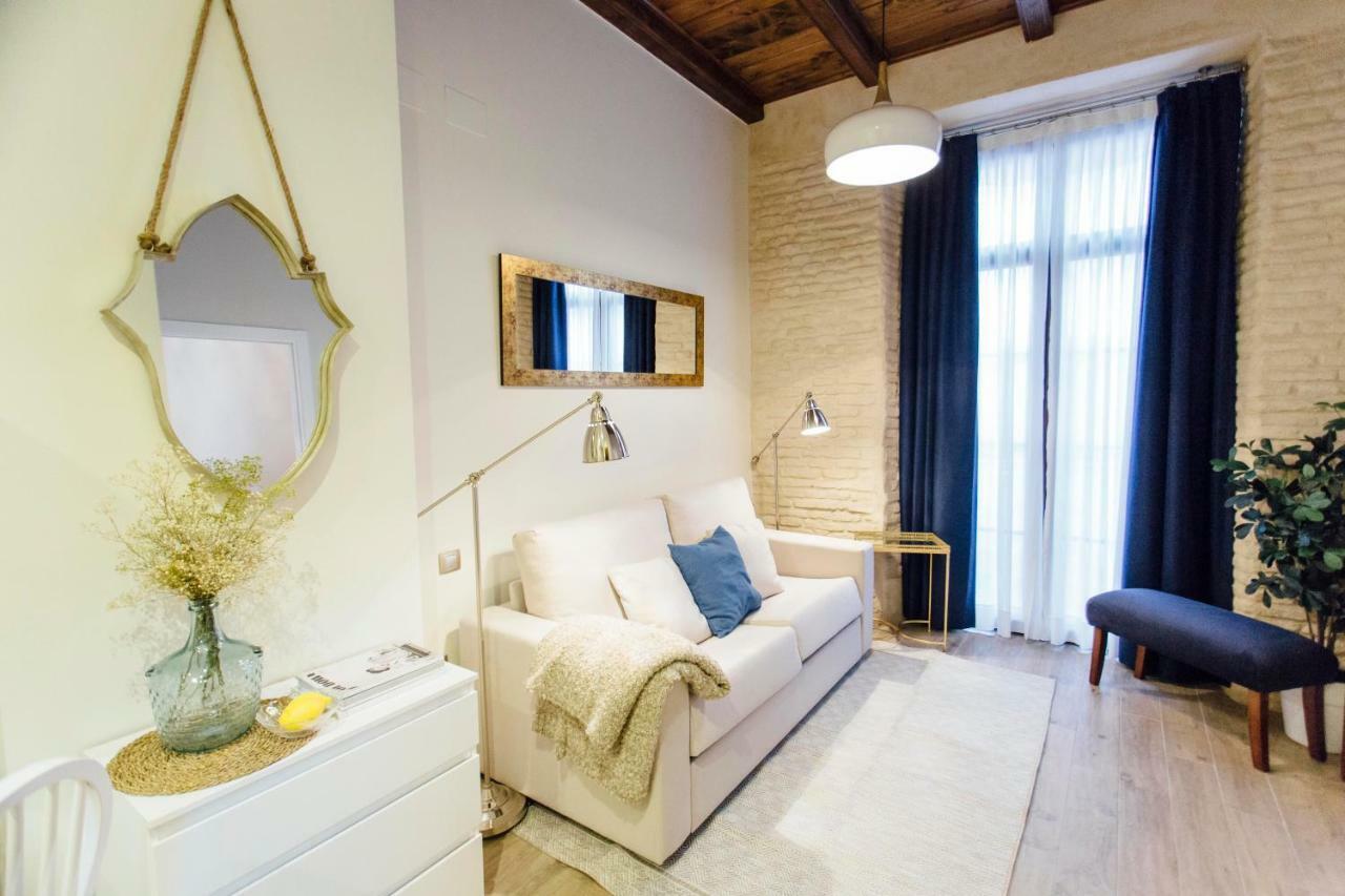 One&Lux Byron Suites Sevilla Exteriör bild