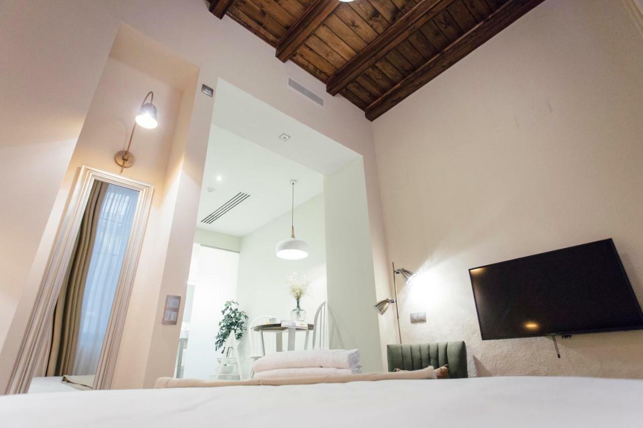 One&Lux Byron Suites Sevilla Exteriör bild